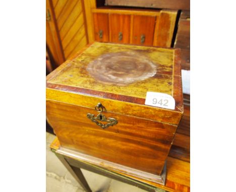  Sale Item:    INLAID BOX (AF)   Vat Status:   No Vat   Buyers Premium:  This lot is subject to a Buyers Premium of 15% + Vat