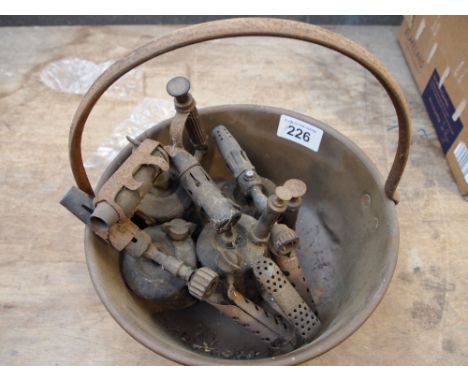  Sale Item:    BRASS BERRY PAN & BLOW LAMPS   Vat Status:   No Vat   Buyers Premium:  This lot is subject to a Buyers Premium