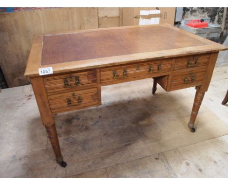  Sale Item:    OAK LEATHER TOP DESK   Vat Status:   No Vat   Buyers Premium:  This lot is subject to a Buyers Premium of 15% 