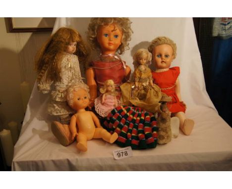  Sale Item:    BOX DOLLS   Vat Status:   No Vat   Buyers Premium:  This lot is subject to a Buyers Premium of 15% + Vat @ 20%