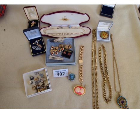  Sale Item:    ASSORTED COSTUME JEWELLERY   Vat Status:   No Vat   Buyers Premium:  This lot is subject to a Buyers Premium o