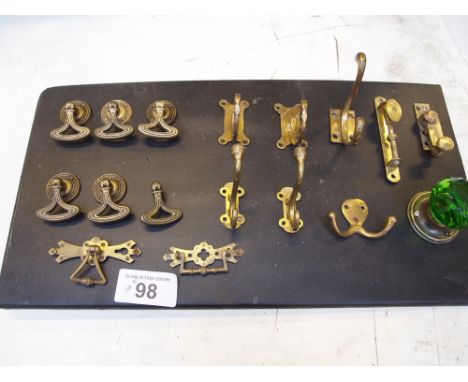  Sale Item:    BRASS HOOKS & KNOBS   Vat Status:   No Vat   Buyers Premium:  This lot is subject to a Buyers Premium of 15% +