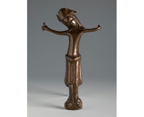 Transitional Romanesque-Gothic Christ, 13th century.Bronze.On upholstered wood.Measurements: 17 x 10 cm. (figure); 22,5 x 22,