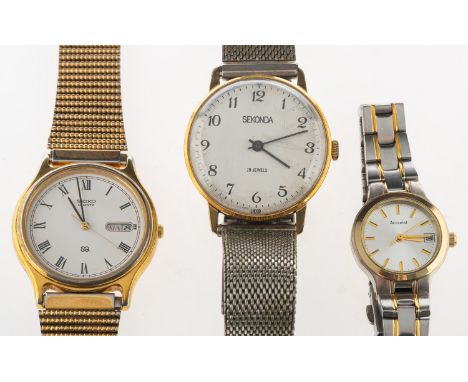 Accurist Mean Time a lady's stainless-steel wristwatch the silvered dial with raised baton numerals, baton hands, a sweep sec