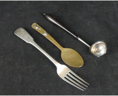 A Scottish horn and white metal teaspoonWith thistle and shield decoration, the sheild inscribed, bearing marks 'SS', probabl