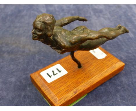A INTERESTING ART DECO STYLIZED BRONZE FEMALE DIVER 