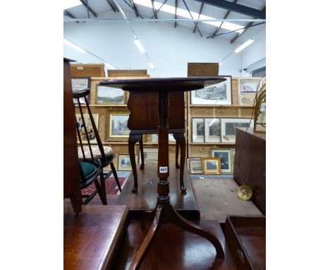 A SMALL REGENCY MAHOGANY TRIPOD TABLE. 