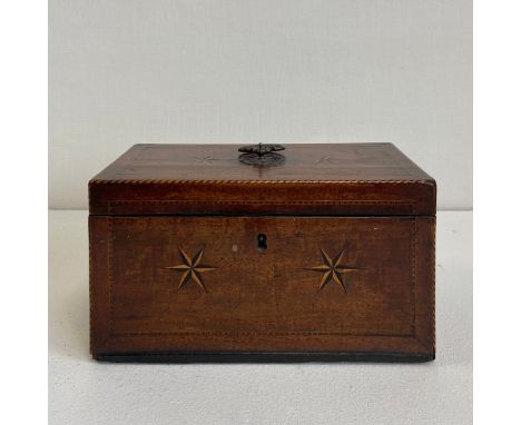A Georgian mahogany tea caddy having a lockable hinged lid with an ebony and satinwood inlaid edge opening to reveal a fitted