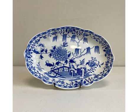A blue and white quatrefoil Chinoiserie dish by Swansea porcelain No.1697 from the Sir Leslie Joseph Collection. L.29 W.21cm 