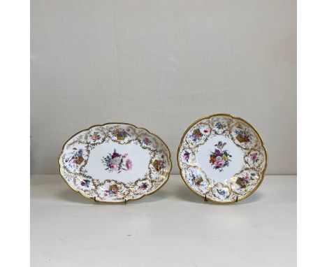 Two pieces early 19th century Nantgarw China Works porcelain to include oval quatrefoil and round flowerhead plates with hand