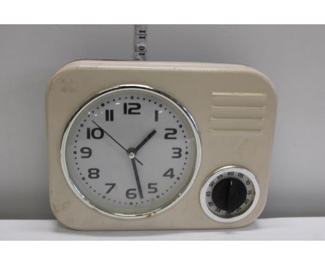 A vintage kitchen wall clock/timer 