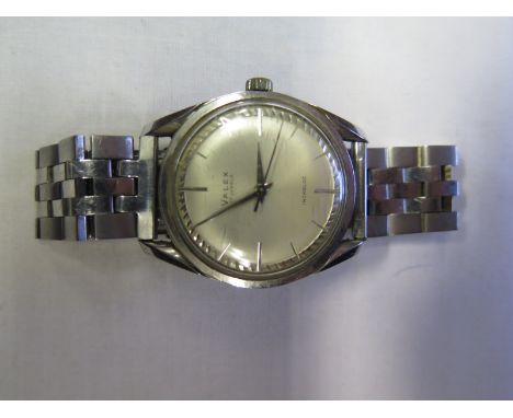A VALEX Gent's Manual Wind Wristwatch, running