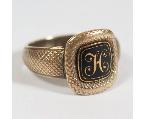 A Georgian Gold Memorial Ring with enamel H, inscribed and dated 1814, size O, 3.6g 