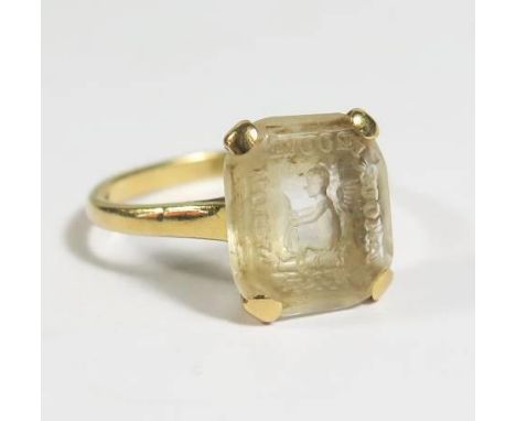 A Georgian Seal decorated with cupid and in an 18ct gold ring, size M.5, 3.4g 