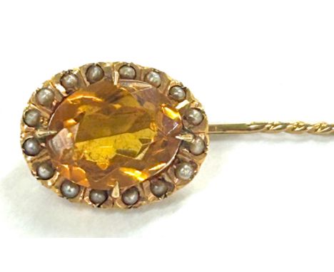 18ct gold Citrine and seed pearl stick pin with vintage box, overall weight 3.3g 