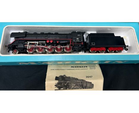 Marklin 3 rail 3047 steam engine, smoke, lights, Marklin auto coupling, vintage 1960's in working order
