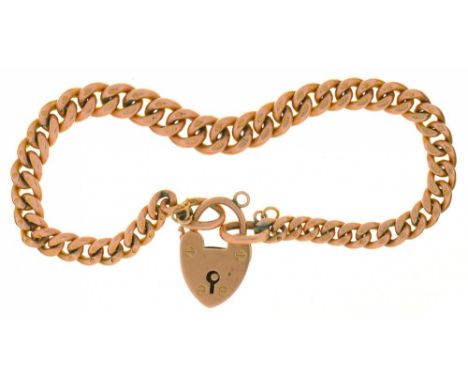A 9CT GOLD CURB LINK BRACELET WITH PADLOCK CLASP, LINKS INDIVIDUALLY MARKED, 17.5G++LIGHT WEAR CONSISTENT WITH AGE 