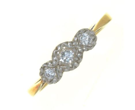 A THREE STONE DIAMOND RING, IN GOLD MARKED 18CT AND PLAT, 2.5G, SIZE M++LIGHT WEAR CONSISTENT WITH AGE 