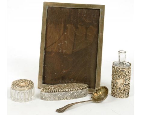 A GEORGE V SILVER PHOTOGRAPH FRAME, 20.5 X 14.5 CM, BIRMINGHAM 1924, A VICTORIAN SILVER TOPPED GLASS JAR, 6 CM DIAM, CHESTER 