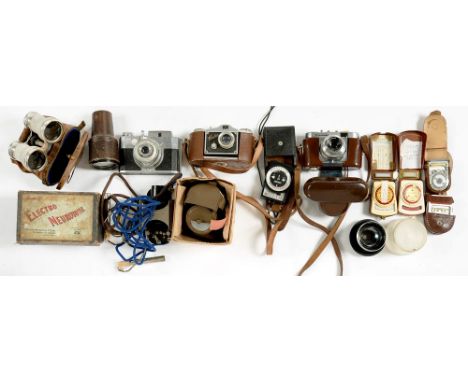 MISCELLANEOUS 35MM CAMERAS AND LENSES TO INCLUDE VOIGLANDER, LENSES INCLUDING ZEISS PRO TESSAR F4 85MM (4 CONTAFLEX), AN UNUS