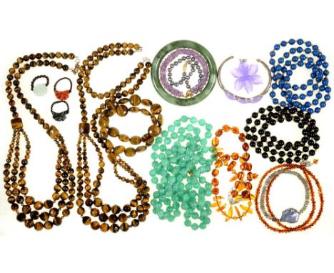SEVEN NECKLACES INCLUDING LAPIS LAZULI, AMBER AND TIGER'S EYE, A NEPHRITE BANGLE, SIX BRACELETS INCLUDING LABRADORITE, LAVEND