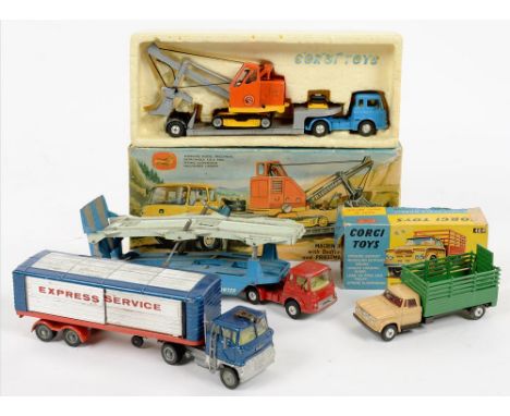 FOUR DIE CAST CORGI TOYS COMPRISING MACHINERY CARRIER GIFT SET NUMBER 27 BOXED, LIVESTOCK TRANSPORTER NUMBER 484 BOXED AND TW