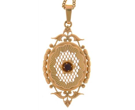 A GARNET PENDANT IN GOLD, ON GOLD CHAIN, UNMARKED, 10G++LIGHT WEAR CONSISTENT WITH AGE 