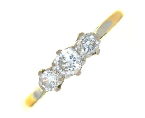 AN EDWARDIAN THREE STONE DIAMOND RING IN GOLD MARKED 18CT PLAT, 2G, SIZE Q++LIGHT WEAR CONSISTENT WITH AGE 