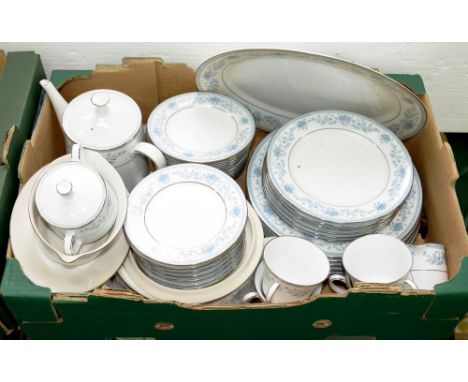 A NORITAKE BLUE HILL PATTERN DINNER SERVICE 
