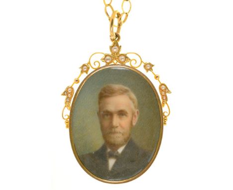 A VICTORIAN LOCKET IN GOLD MARKED 15CT, SET WITH SPLIT PEARLS, INSET WITH ENAMEL PORTRAIT MINIATURES, 4.5 X 3.5 CM, 14G, ON A