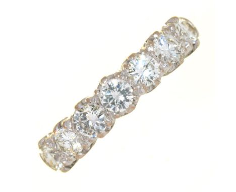 A SEVEN STONE DIAMOND RING, THE BRILLIANT CUT DIAMONDS 1.2CT, H/I COLOUR, VS2 CLARITY APPROX, IN WHITE GOLD MARKED 18CT, 4.5G