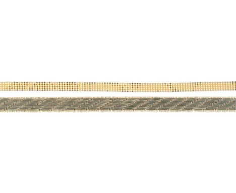 A 9CT GOLD NECKLACE, 7.5G, AND A SILVER BRACELET, 17.5G++LIGHT WEAR CONSISTENT WITH AGE 