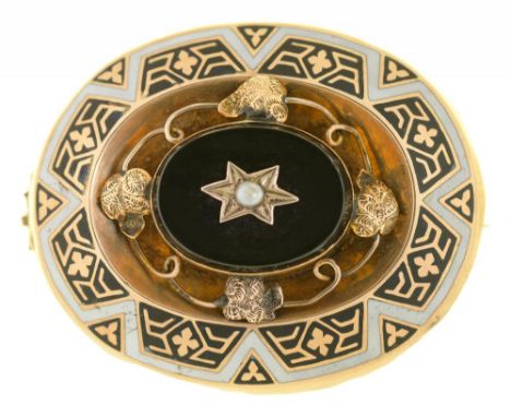 A VICTORIAN MOURNING BROOCH, IN GOLD, UNMARKED, SET WITH JET AND A SEED PEARL, REVERSE INSET WITH GLAZED PANEL, 4.5 X 3.5 CM 