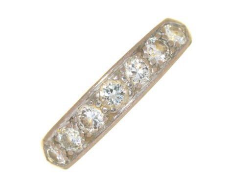 A DIAMOND RING IN WHITE GOLD MARKED 18CT, 3G, SIZE K½++LIGHT WEAR CONSISTENT WITH AGE 