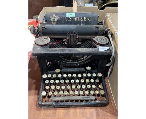 A vintage typewriter (A.F.).