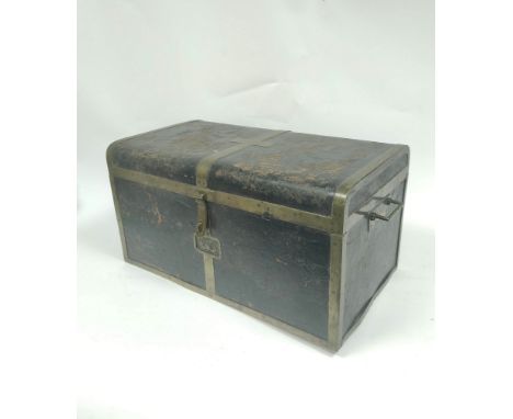 Georgian officer's bound hide trunk, Handford's patent, with rounded top edges, inscribed 'Capt John C. Griffiths', linen lin
