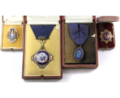 A group of Southend on Sea silver and enamel and other Mayoral medals. Prov. N. Harris estate.