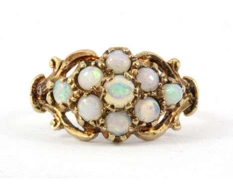 An antique 9ct yellow gold opal set cluster ring, (L).