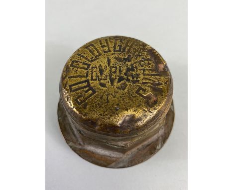 Vintage Car Motor Vehicle threaded brass hub cap relating to Colclough Lons motors, brass with  approximately 7cm across
