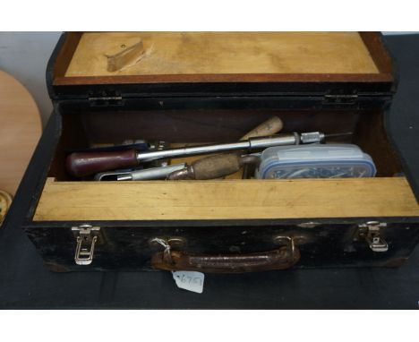 Vintage carpenters box &amp; contents 