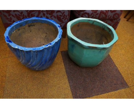 2x Large ceramic planters 