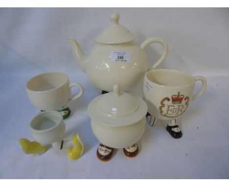 5 Pieces of Carltonware walking pottery,