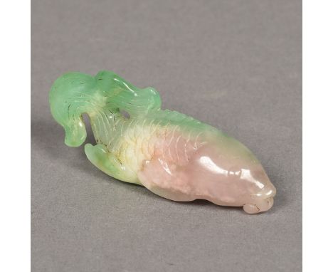 A Chinese carved green and amethyst jade carp7.5 cm long. 