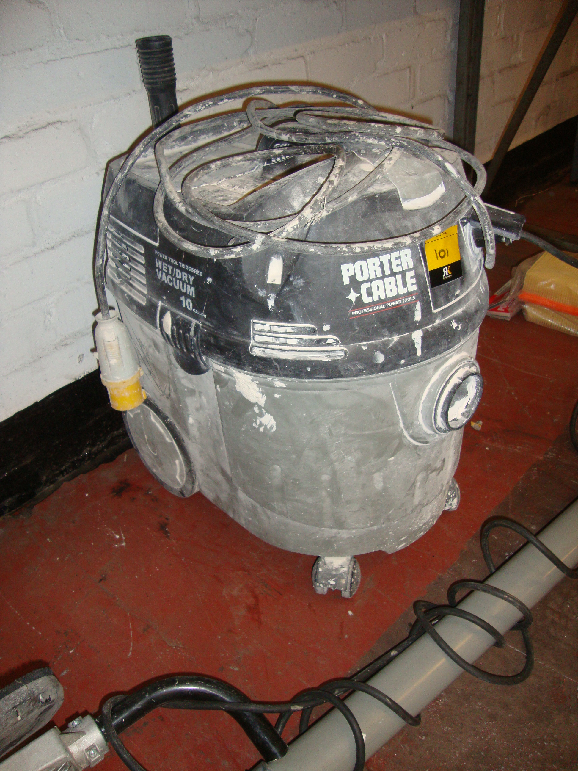 Porter Cable sanding system comprising 110v wet/dry vacuum and model