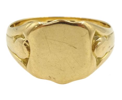 18ct gold shield design signet ring, London 1931Condition Report:Approx 5.84gm, size S-T, max depth = 12mm