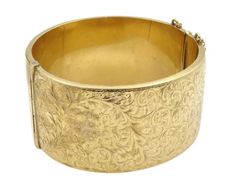 9ct gold wide hinged bangle, with bright cut foliate decoration, by Smith &amp; Pepper Ltd, Birmingham 1963, boxedCondition R