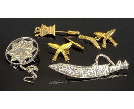 GURKHA RELATED &amp; OTHER JEWELLERY IN 9CT GOLD AND OTHER METALS, to include a 9ct gold tie pin in the form of a mortar and 