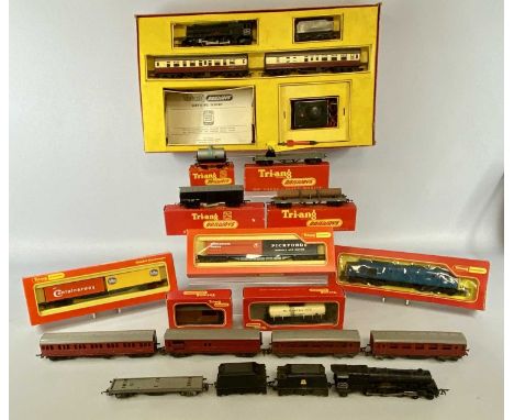 BOXED TRIANG RAILWAYS OO TRAIN SET, with Princess Elizabeth locomotive and tender, 2 x carriages and controller, boxed Triang