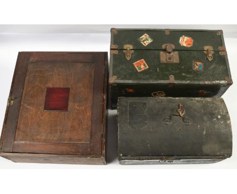 Antique / vintage collection of dolls' and ladies' Trunks / Portmanteaus, etc: (1) Mason &amp; Parker dolls' Portmanteau, woo