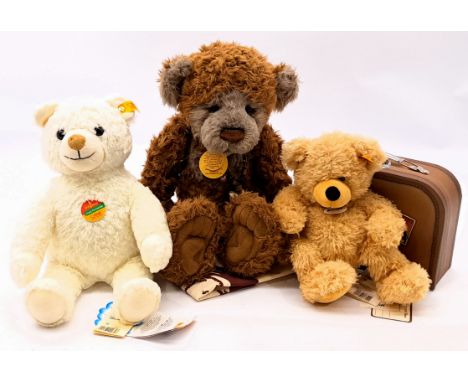 Charlie Bears and Steiff group including: (1) Parkin, CB 114807, plush, swing labels, carry bag, 17"/43; (2) Past times bears